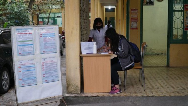 Khai b&aacute;o y tế bắt buộc tại k&yacute; t&uacute;c x&aacute; Đại học Kinh tế Quốc d&acirc;n - Ảnh 9.
