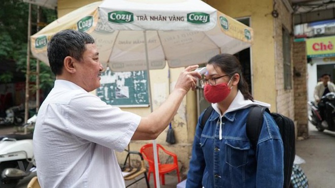 Khai b&aacute;o y tế bắt buộc tại k&yacute; t&uacute;c x&aacute; Đại học Kinh tế Quốc d&acirc;n - Ảnh 1.