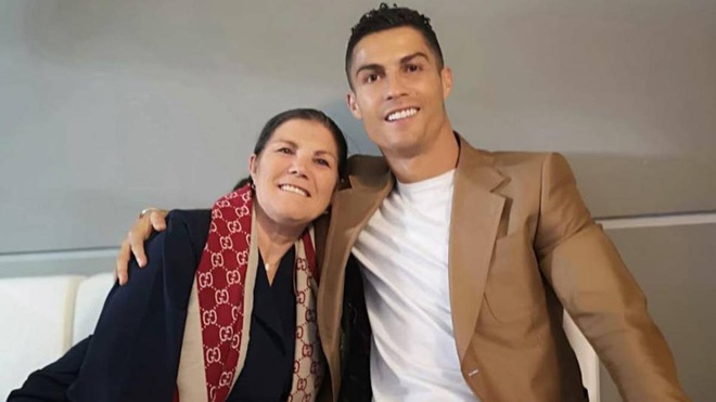 Thực hư chuyện Ronaldo trốn tập bỏ về Bồ Đào Nha vì lo sợ dịch Covid-19 - Ảnh 1.