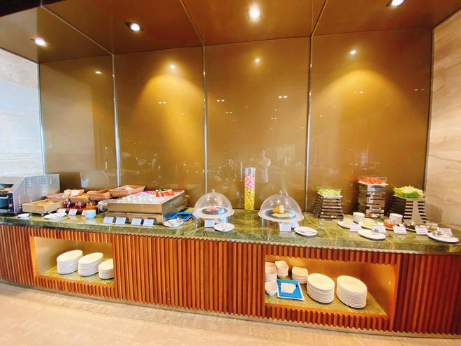Những hình ảnh về bữa ăn cách ly bên trong khách sạn Wyndham Legend Halong ở Hạ Long sau khi bị phong toả - Ảnh 4.