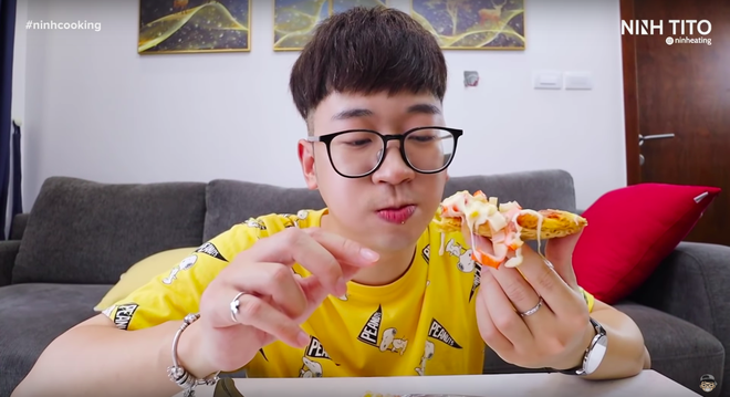 Sau pizza bánh chưng, lại đến pizza… mì tôm được các vlogger “lăng xê”, sắp trở thành hot trend? - Ảnh 14.