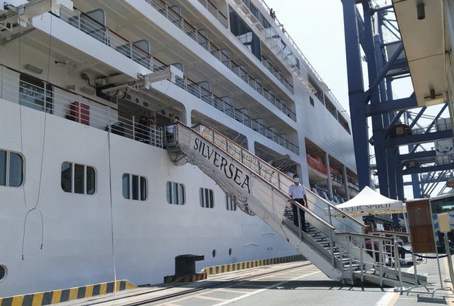 Tàu du lịch chở hơn 800 người từ nhiều quốc gia không vào TPHCM - Ảnh 1.