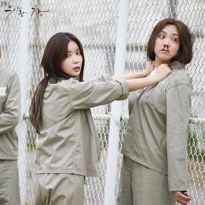 Đẳng cấp đi tù như vedette ở phim châu Á: Quỳnh Nga diện váy ngành chưa sốc bằng đại tiệc thời thượng của rich kid Im Soo Hyang - Ảnh 10.