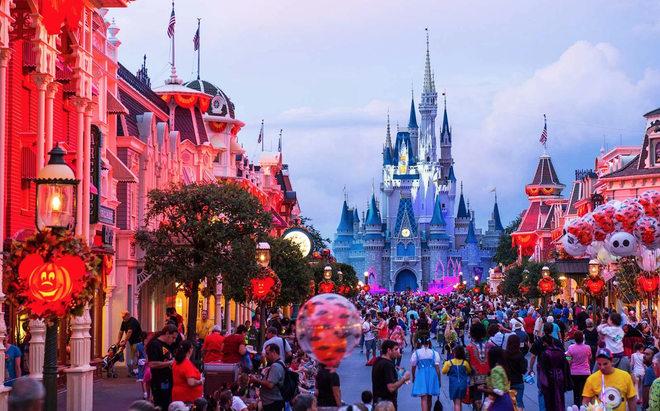 Walt Disney World - Công viên giải trí lớn nhất thế giới của Disney quyết định đóng cửa để ngăn ngừa dịch virus corona - Ảnh 2.