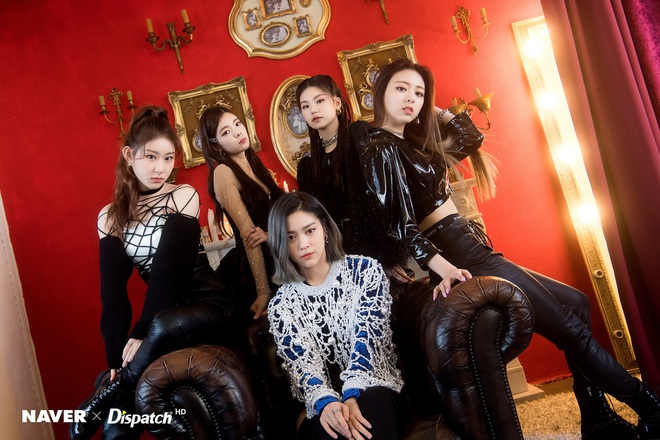 Lần đầu tr&igrave;nh diễn tại chương tr&igrave;nh chỉ được h&aacute;t live, thực lực của ITZY liệu c&oacute; tương xứng với danh hiệu t&acirc;n binh khủng long? - Ảnh 1.
