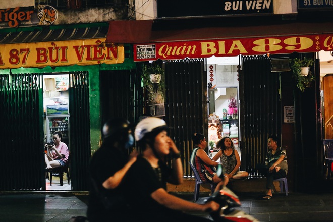 Chùm ảnh: Hàng loạt quán bar, karaoke ở trung tâm Sài Gòn đóng cửa để phòng dịch Covid-19 - Ảnh 5.