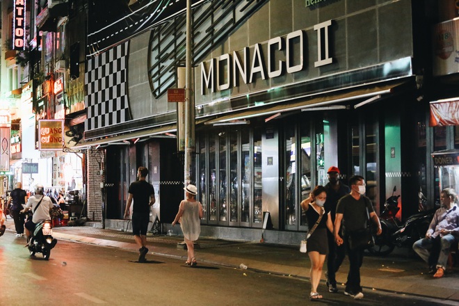 Chùm ảnh: Hàng loạt quán bar, karaoke ở trung tâm Sài Gòn đóng cửa để phòng dịch Covid-19 - Ảnh 8.