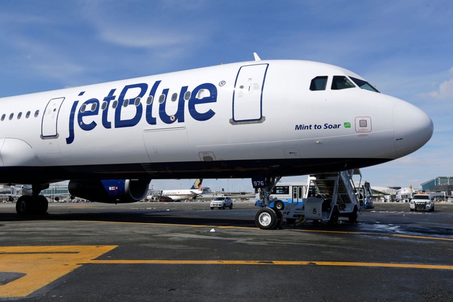  Hãng hàng không JetBlue (Mỹ) cấm bay vĩnh viễn 1 hành khách giấu bệnh COVID-19  - Ảnh 1.