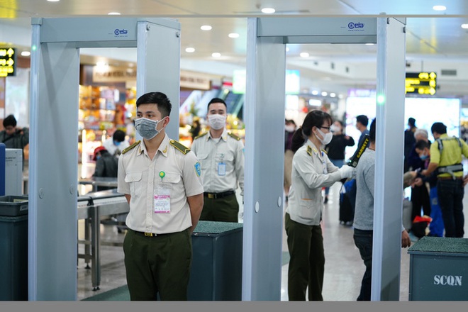 88 kh&aacute;ch nước ngo&agrave;i tr&ecirc;n chuyến bay c&oacute; tiếp vi&ecirc;n mắc Covid-19 lưu tr&uacute; tại 36 kh&aacute;ch sạn ở H&agrave; Nội - Ảnh 1.