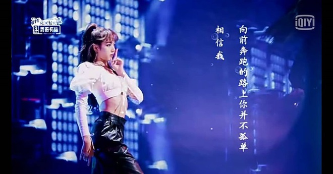 Em gái quốc tế Lisa (BLACKPINK) khoe vũ đạo đỉnh trên truyền hình xứ Trung, ai ngờ vòng eo siêu nhỏ lấn át tất cả - Ảnh 7.
