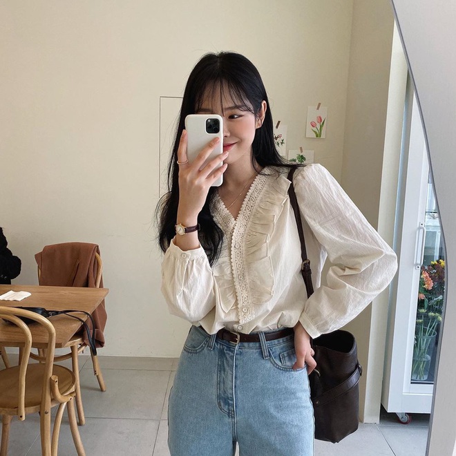 Đáng sắm nhất lúc này là áo blouse tay bồng, diện thế nào cũng ra được vẻ chanh sả kiêu kỳ - Ảnh 5.