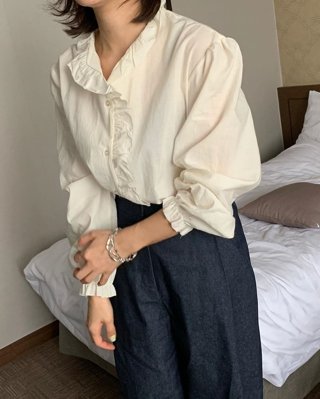 Đáng sắm nhất lúc này là áo blouse tay bồng, diện thế nào cũng ra được vẻ chanh sả kiêu kỳ - Ảnh 6.