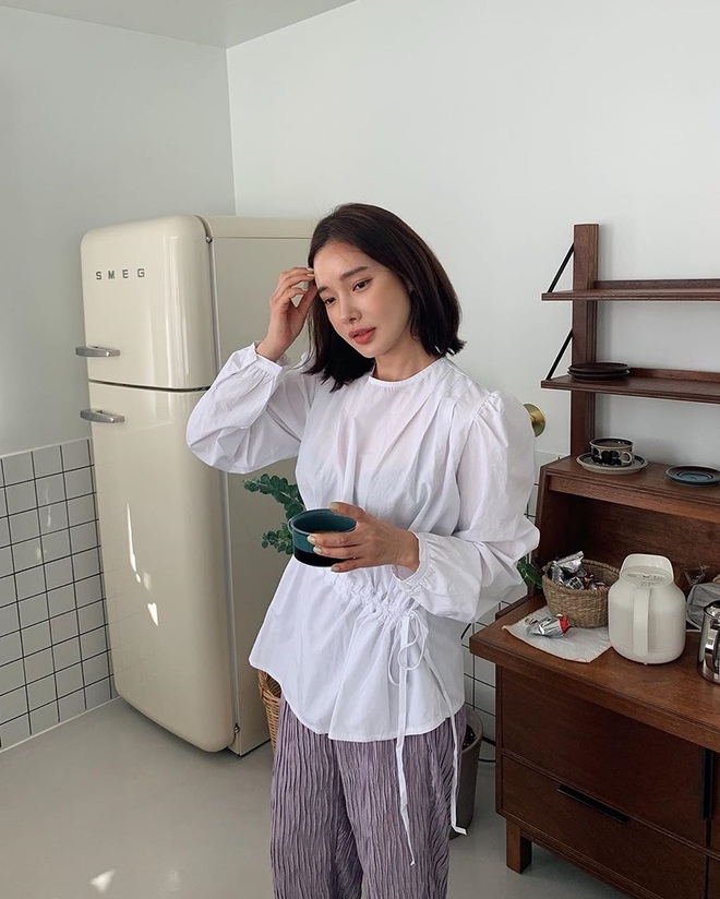 Đáng sắm nhất lúc này là áo blouse tay bồng, diện thế nào cũng ra được vẻ chanh sả kiêu kỳ - Ảnh 8.