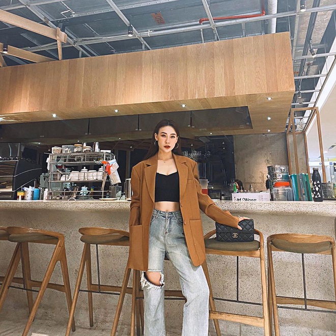 Street style hội gái xinh mặc đẹp Instagram: Chỉ cần chân váy xinh hoặc quần “hack dáng” là outfit đạt điểm 10 rồi - Ảnh 7.