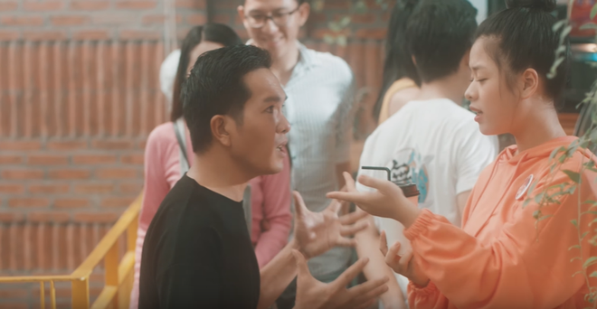 Cứ tưởng Đỗ Hoàng Dương say nắng Cody (Uni5), ai ngờ bị bạn gái cho leo cây nhưng cuối cùng lại được trai đẹp Yoon Trần mời đi ăn tối? - Ảnh 6.