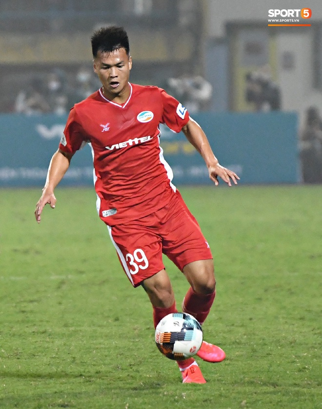 Tuyển thủ Việt Nam dự U20 World Cup hồi sinh thần kỳ sau 2 năm bị chấn thương kinh ho&agrave;ng, ghi điểm mạnh với trợ l&yacute; Lee Young-jin - Ảnh 9.