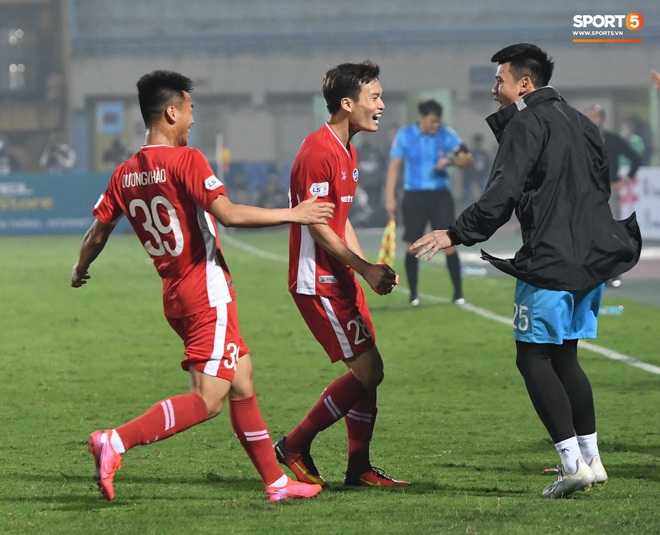 Tuyển thủ Việt Nam dự U20 World Cup hồi sinh thần kỳ sau 2 năm bị chấn thương kinh ho&agrave;ng, ghi điểm mạnh với trợ l&yacute; Lee Young-jin - Ảnh 7.