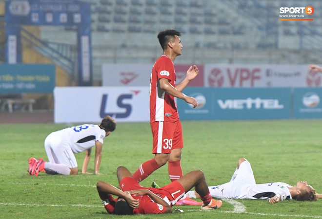 Tuyển thủ Việt Nam dự U20 World Cup hồi sinh thần kỳ sau 2 năm bị chấn thương kinh ho&agrave;ng, ghi điểm mạnh với trợ l&yacute; Lee Young-jin - Ảnh 8.