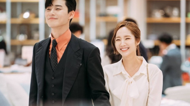 Nhờ sợi dây chuyền oan nghiệt, Kim Ji Won bỗng thành nữ chính đặc biệt nhất của Park Seo Joon, bứt phá hơn hẳn 3 cô còn lại - Ảnh 4.