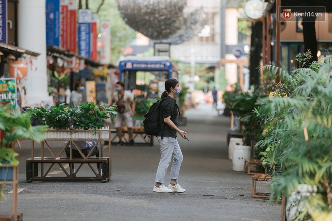 Nhiều điểm đến du lịch nổi tiếng nhất Sài Gòn đìu hiu vì vắng khách, chưa bao giờ thành phố nhộn nhịp lại khác lạ đến vậy - Ảnh 14.