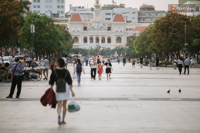 Nhiều điểm đến du lịch nổi tiếng nhất Sài Gòn đìu hiu vì vắng khách, chưa bao giờ thành phố nhộn nhịp lại khác lạ đến vậy - Ảnh 25.