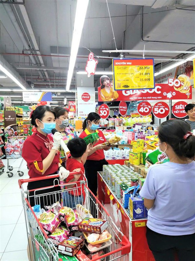 Kh&ocirc;ng đeo khẩu trang kh&ocirc;ng được v&agrave;o si&ecirc;u thị - Ảnh 2.
