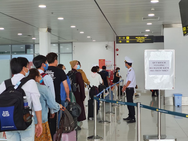 TP.HCM tổ chức cách ly người nhập cảnh ở 59 quốc gia, ưu tiên lấy mẫu xét nghiệm COVID-19 hành khách từ Malaysia - Ảnh 2.