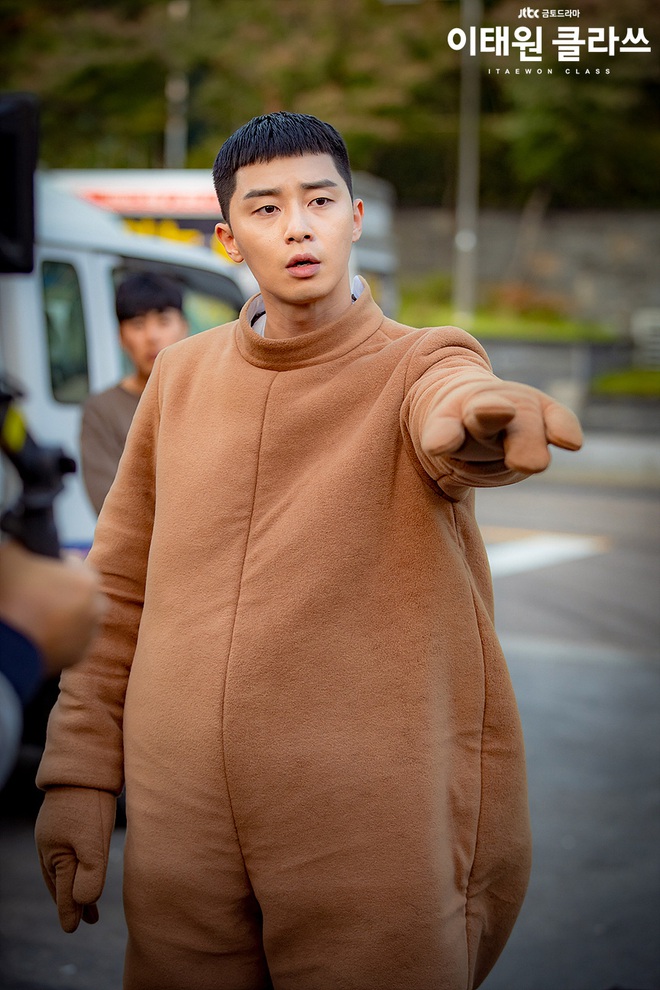 Ch&aacute;n phải chọn thuyền giữa 2 mỹ nh&acirc;n, fan Tầng Lớp Itaewon lật k&egrave;o gả kịch liệt Park Seo Joon cho l&atilde;o Jang lẫn Park Bo Gum cho nhanh! - Ảnh 4.