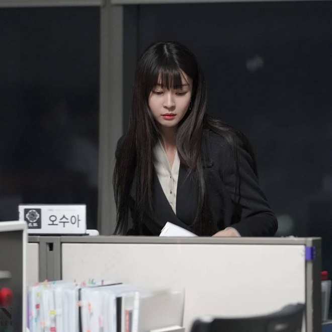 Ngất ngây trước loạt ảnh hậu trường của nữ phụ hot nhất Itaewon Class Kwon Nara: Xinh thế này bảo sao Lee Jong Suk lại “đổ” - Ảnh 8.
