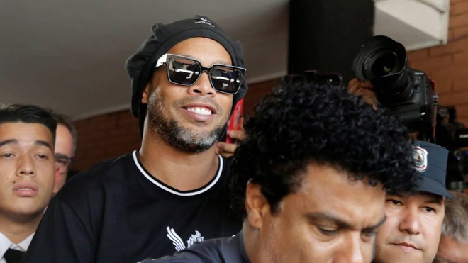 Tiết lộ mới về cuộc sống trong tù của Ronaldinho: Chẳng thấy thiếu thứ gì nhưng vẫn buồn và tức giận - Ảnh 2.