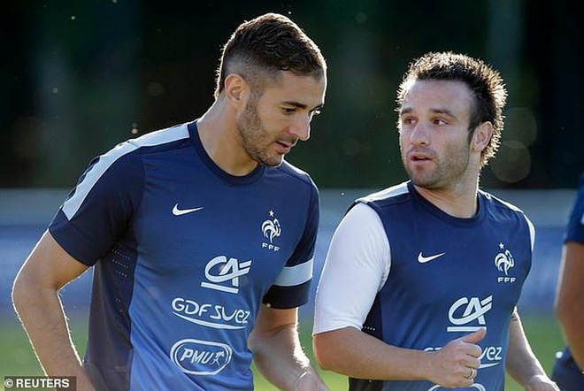 5 cầu thủ phản bội đồng đội của m&igrave;nh: Kh&oacute; tin nhất với những vụ cắm sừng, cướp bồ bạn th&acirc;n - Ảnh 3.