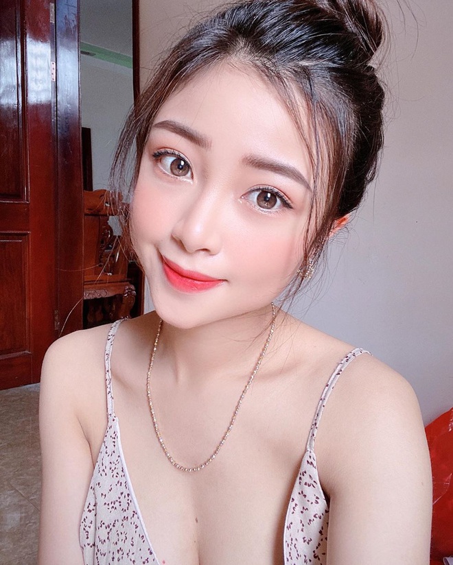 Nhật Linh (vợ Văn Đức) khoe ảnh sexy, bắt trend thả thính ngọt ngào: Yêu không cần cớ. Cần Đức cơ. - Ảnh 4.