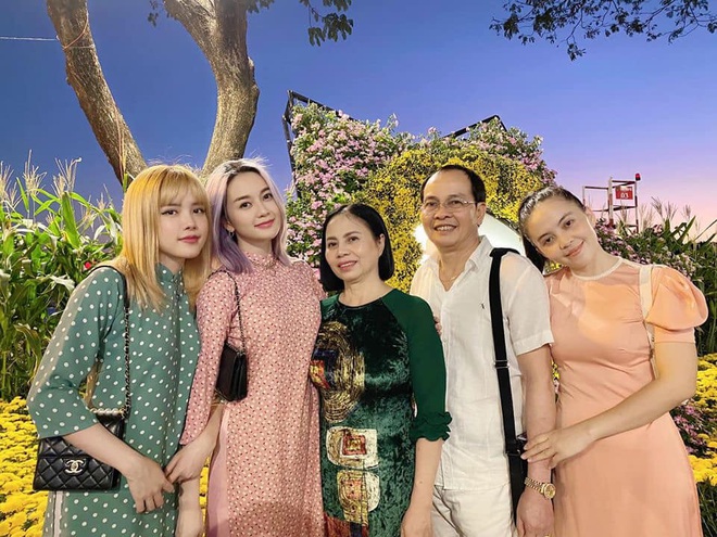 Mẹ Thiều Bảo Tr&acirc;m d&ugrave;ng hẳn ốp điện thoại Sơn T&ugrave;ng M-TP: Th&acirc;n thế n&agrave;y c&ograve;n chối g&igrave; nữa? - Ảnh 3.