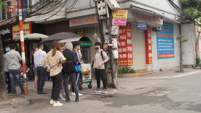 Sinh viên đi học sau nhiều tuần nghỉ, hàng quán tấp nập, đông khách trở lại - Ảnh 15.