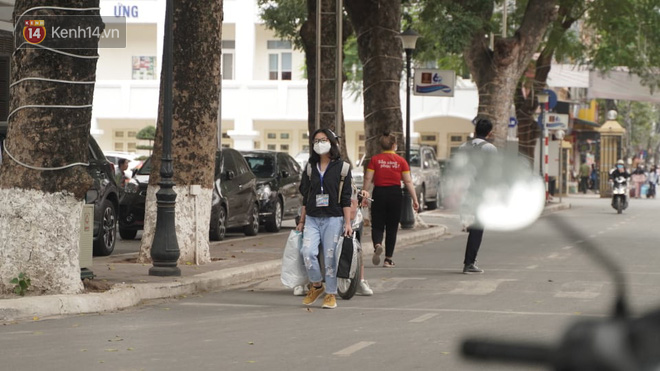 Sinh viên đi học sau nhiều tuần nghỉ, hàng quán tấp nập, đông khách trở lại - Ảnh 10.