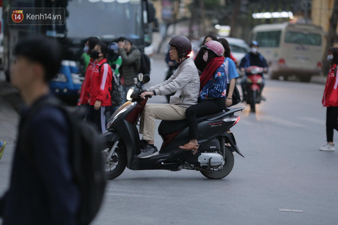 Sinh viên trở lại trường sau kỳ nghỉ Tết dài nhất lịch sử: Được đi học rồi vui quá, ở nhà chán lắm! - Ảnh 10.