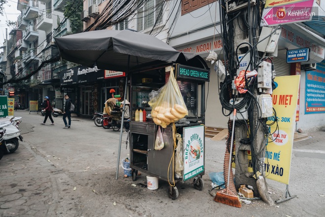 Sinh viên đi học sau nhiều tuần nghỉ, hàng quán tấp nập, đông khách trở lại - Ảnh 17.