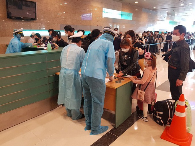  Cận cảnh 3 chuyến bay chở hơn 600 hành khách từ Hàn Quốc hạ cánh sân bay Cần Thơ  - Ảnh 7.