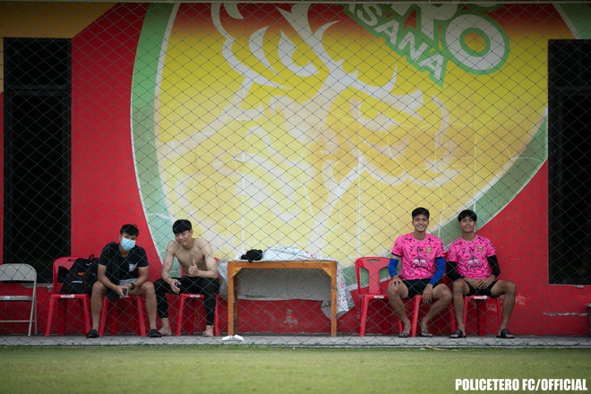 Đội b&oacute;ng Th&aacute;i Lan gồng m&igrave;nh chống Covid-19 sau khi ph&aacute;t hiện một HLV tụ tập đi xem quyền anh: B&agrave;i học nh&atilde;n tiền - Ảnh 1.