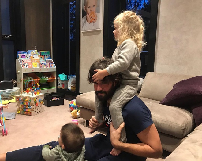 Ronaldo, Messi c&ugrave;ng đ&oacute;n nhận lời ch&uacute;c ngọt ng&agrave;o từ một nửa th&acirc;n y&ecirc;u - Ảnh 5.