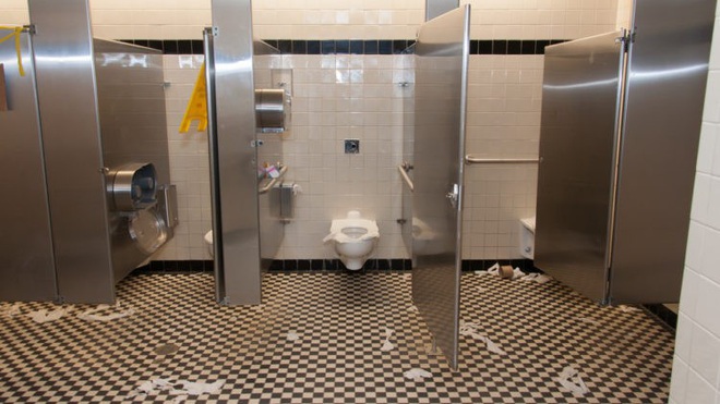Cách sử dụng nhà vệ sinh công cộng an toàn, tránh lây nhiễm COVID-19 - Ảnh 2.