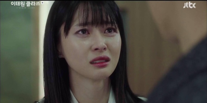 Oh Soo Ah trắng tay sau tập 15 Tầng Lớp Itaewon: Tình tiền đều bay, vẫn may vì kịp làm phước một chuyện ở phút chót! - Ảnh 2.