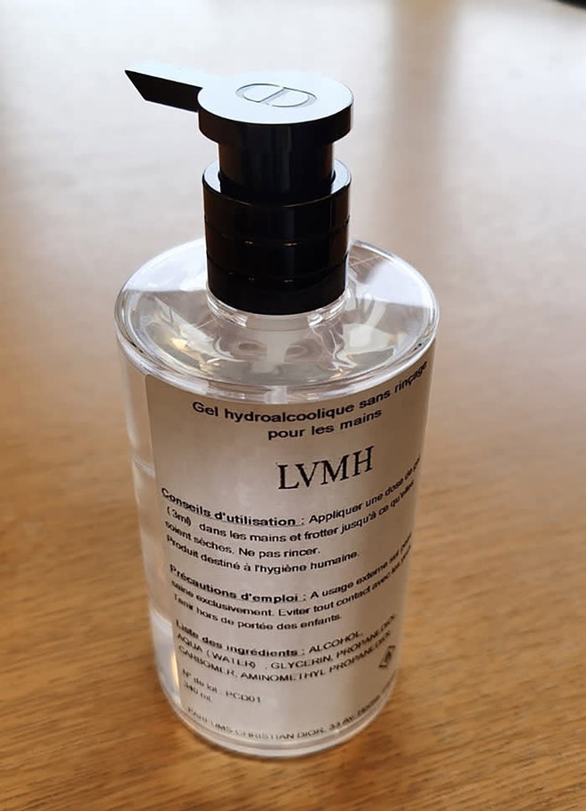 Vừa sản xuất nước rửa tay, tập đoàn đồ hiệu LVMH vừa chi tiền mua 40 triệu khẩu trang để phát miễn phí giữa dịch Covid-19 - Ảnh 3.