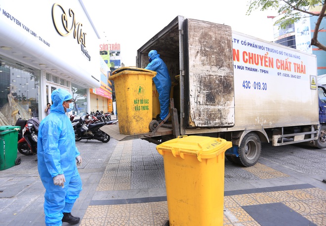 Du khách nước ngoài vui mừng rời khu cách ly ở Đà Nẵng: Cảm ơn các bạn, chúng tôi sẽ quay lại vào một ngày thuận lợi hơn - Ảnh 14.