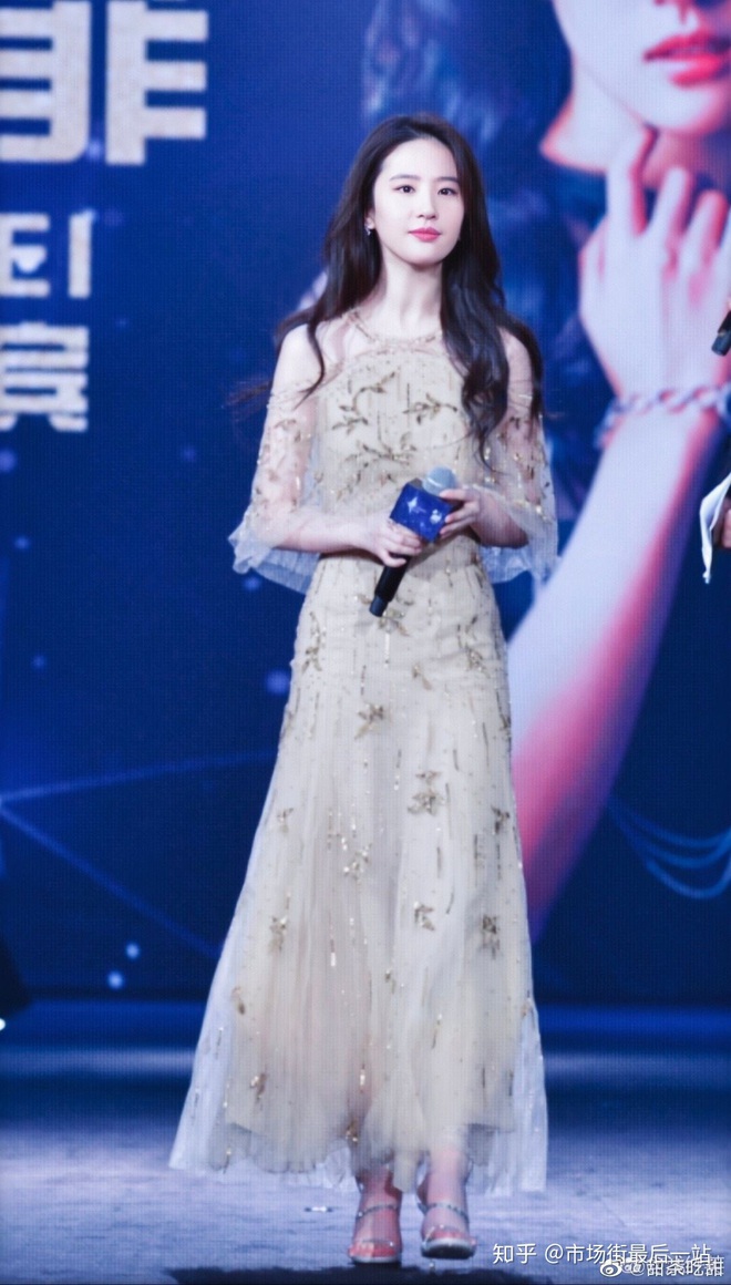 M&agrave;n đụng độ giữa Son Ye Jin v&agrave; Lưu Diệc Phi 3 năm trước vẫn khiến d&acirc;n t&igrave;nh c&acirc;n n&atilde;o khi lục lại - Ảnh 4.