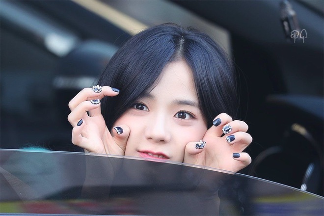 Jisoo rất chăm làm mấy kiểu nail nhí nhảnh dễ thương vô đối, càng nhìn càng thấy cưng xỉu - Ảnh 8.