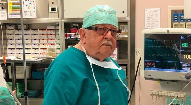 Bất chấp nguy cơ lây nhiễm cao, cựu bác sĩ Ý 85 tuổi vẫn quyết tâm trở lại tiền tuyến để chiến đấu chống dịch Covid-19 - Ảnh 1.