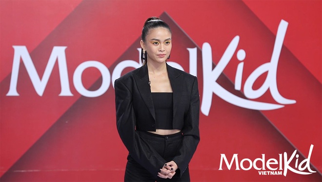 M&acirc;u Thủy &ocirc;m trọn drama tập 4 Model Kid: Bỏ về, đi trễ, tranh c&atilde;i với Quang Đại & Hương Ly khi loại th&iacute; sinh - Ảnh 6.