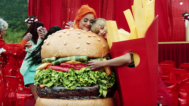 Chị chị em em c&oacute; kh&aacute;c: Katy Perry thẳng tay cho bản remix với Kanye West &ldquo;ra chuồng g&agrave;&rdquo;, ngầm đứng về ph&iacute;a Taylor Swift? - Ảnh 3.