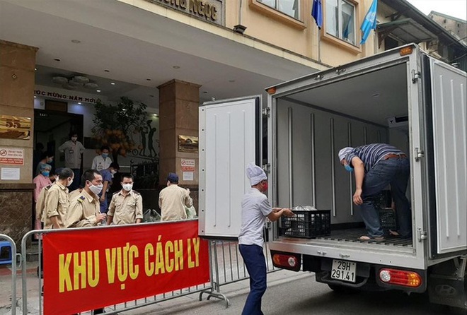 Khi n&agrave;o n&ecirc;n thu ph&iacute; c&aacute;ch ly người nghi nhiễm Covid-19? - Ảnh 1.